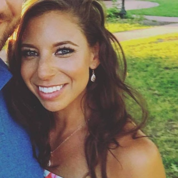 Meet your Posher, Kate - Picture 2 of 5